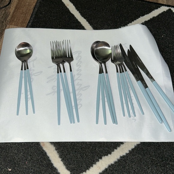Set of 18 pieces Crofton Light Blue Silverware missing  spoon and butter knife - Picture 1 of 4